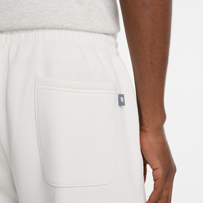 New Balance Linear Graphic Fleece Pants biały 47805 3