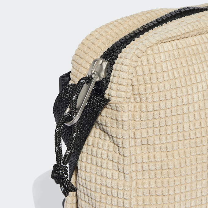 adidas Originals Kleine Schultertasche beige 47866 5