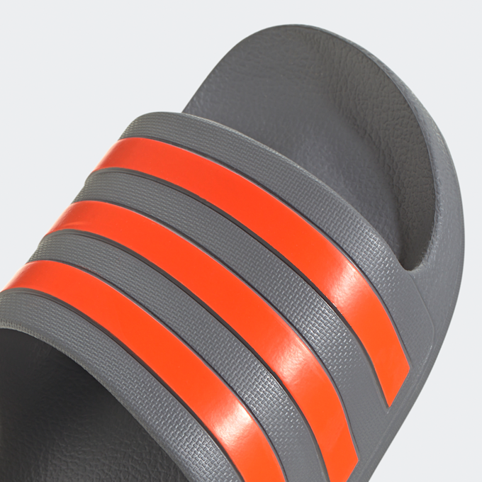 adidas Originals Adilette Aqua Slides ftwr white/core black/gold met. szary 47916 7