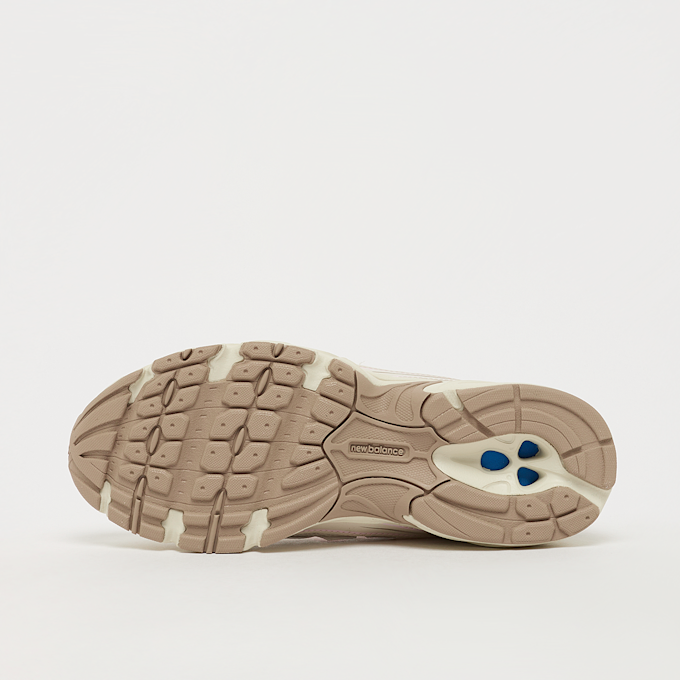 New Balance 740 beige 47975 4