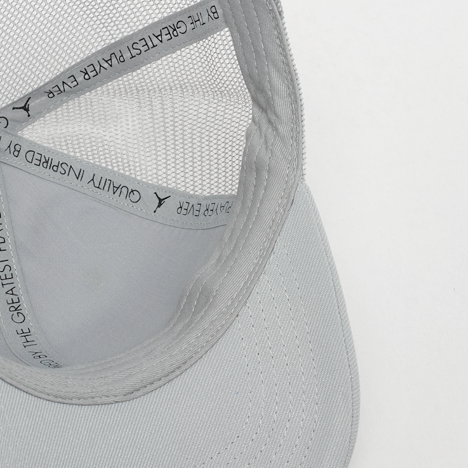 Jordan Metal Jumpman Trucker grau 48048 3
