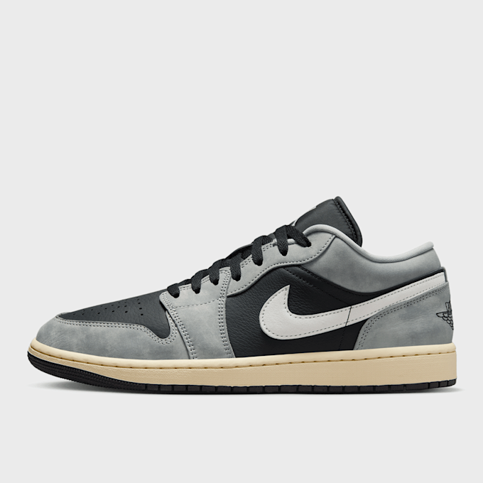 Jordan Air Jordan 1 Low SE grijs 48618 1