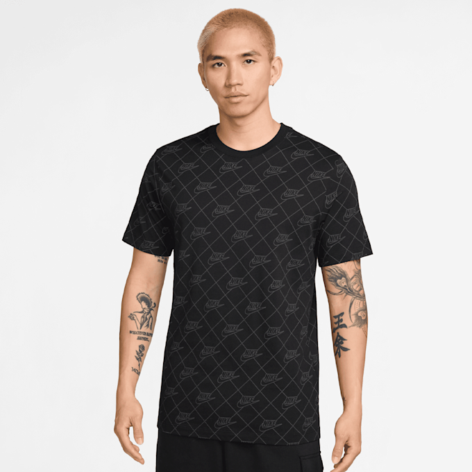 Nike Sportswear All Over Print Shortsleeve Club Tee schwarz 48729 1