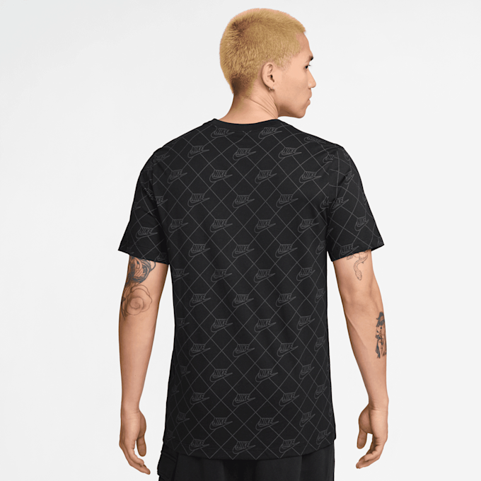 Nike Sportswear All Over Print Shortsleeve Club Tee nero 48729 2