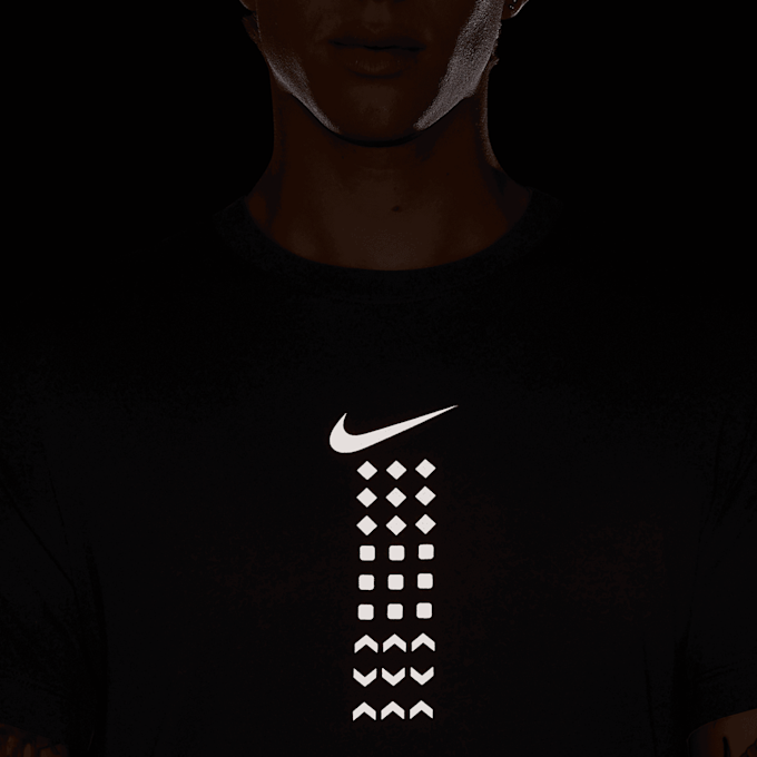 Nike Sportswear Tee preto 48815 4