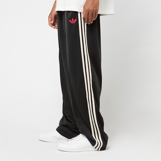 adidas Originals Firebird Adicolor Baggy Fit Trackpants crna 48874 2