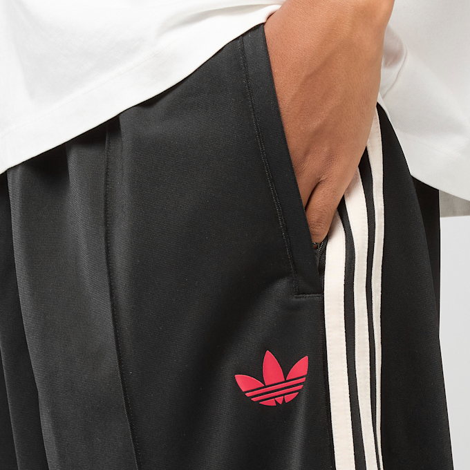adidas Originals Firebird Adicolor Baggy Fit Trackpants nero 48874 5