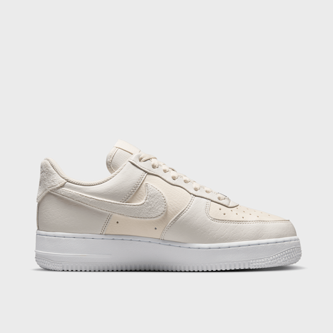Nike WMNS Air Force 1 '07 Next Nature beige 61364 2