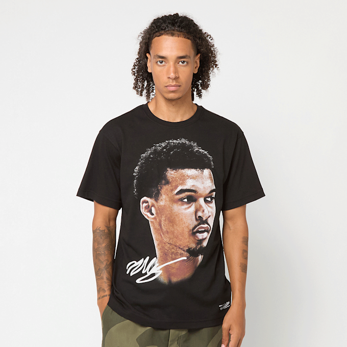 Mitchell & Ness NBPA Real Big Face Tee Victor Wembanyama nero 91309 1