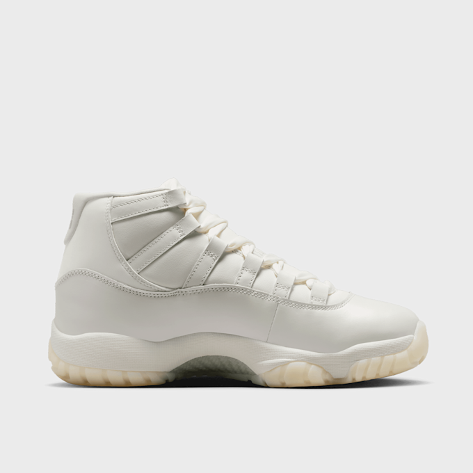 Jordan WMNS Air Jordan 11 Grand Finale blanc 91854 2