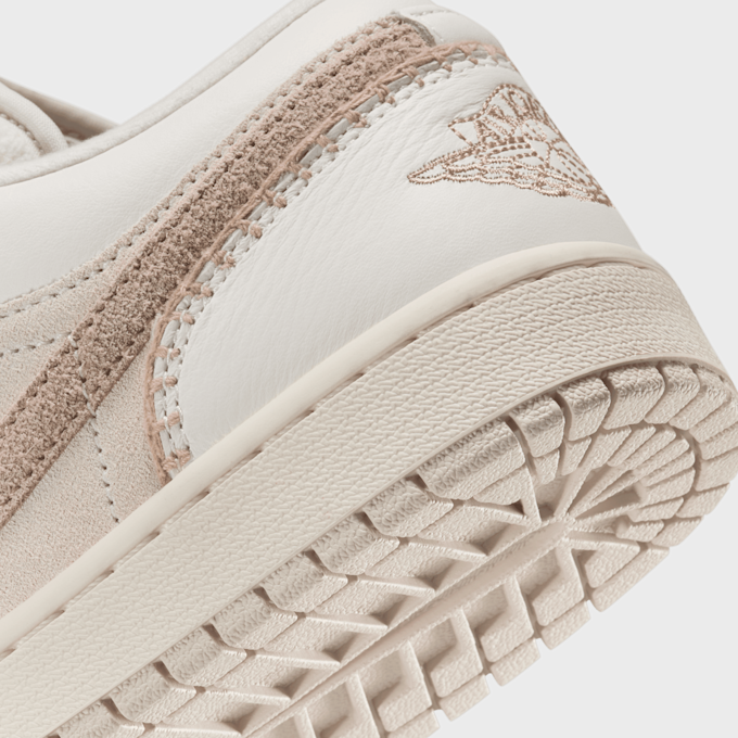 Jordan Air Jordan 1 Low Se lt orewood brn/sail hemp biały 91858 8