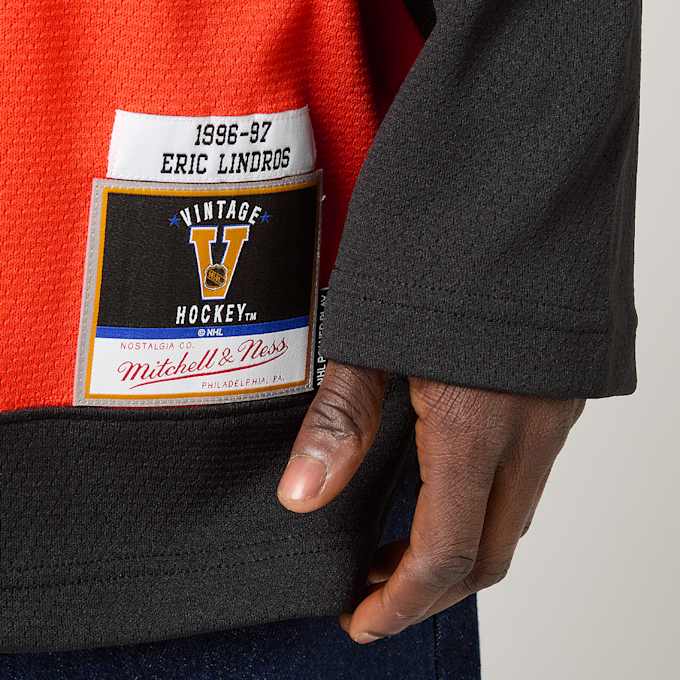 Mitchell & Ness NHL Dark Jersey Flyers 1996 Eric Lindros Phil. Flyers pomarańczowy 92333 4