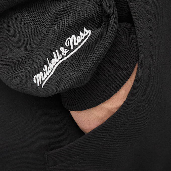 Mitchell & Ness NBA Black Out Collection Hoodie Chicago Bulls czarny 92334 5