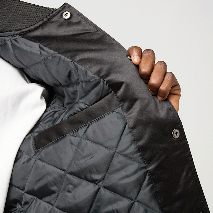 Mitchell & Ness Black Out Satin Jacket Los Angeles Lakers negro 92293 4