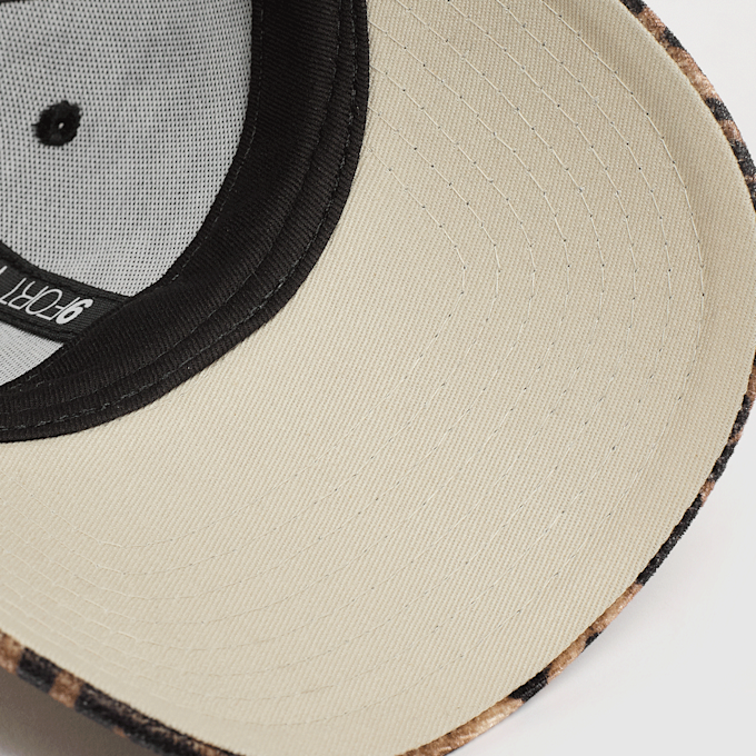 New Era FEMALE 9FORTY Leo Velour MLB New York Yankees bruin 92967 3