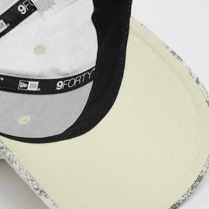 New Era FEMALE 9FORTY Snake MLB New York Yankees bege 92971 4