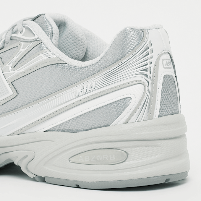 New Balance 740 srebrna 92994 7