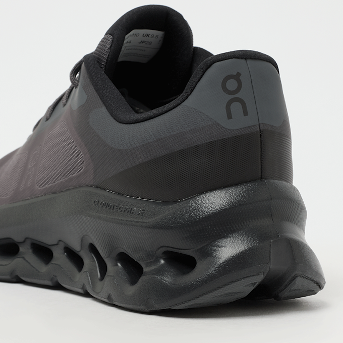 On Cloudtilt Remix noir 93302 7