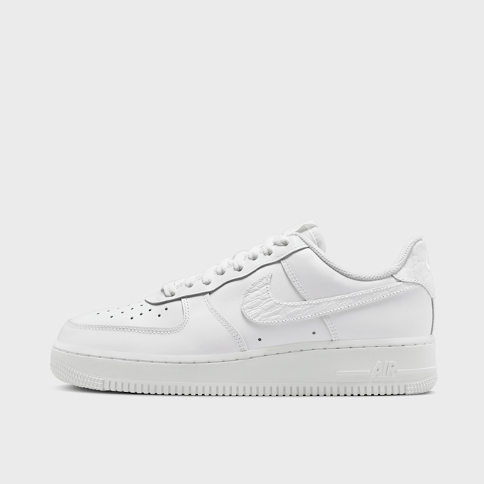 Nike WMNS Air Force 1 '07 SE blanc 94450 1