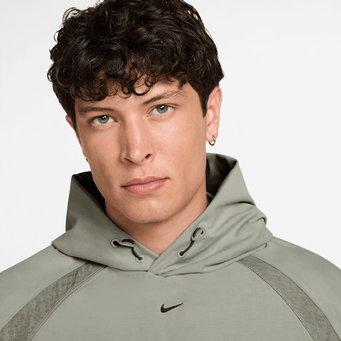 Nike Sportswear Tech Knit Utility Hoodie zelena 94649 3