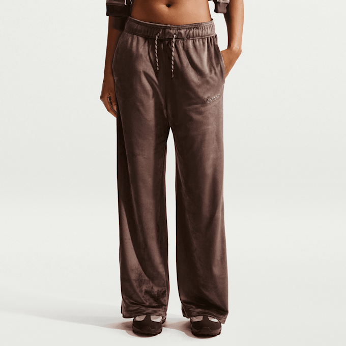 Nike Sportswear Trend High-Rise Wide Velour Pants brązowy 94579 1