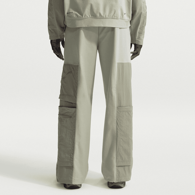 Nike Sportswear Tech Knit Utility Pants grün 94543 2
