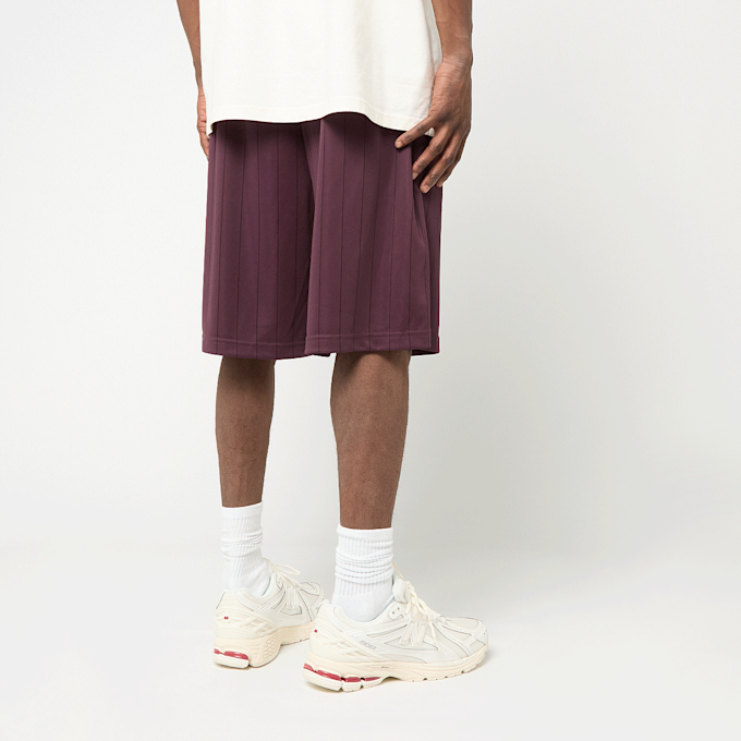 Karl Kani Insignia Shadow Pinstripe Soccer Shorts rouge 96114 2