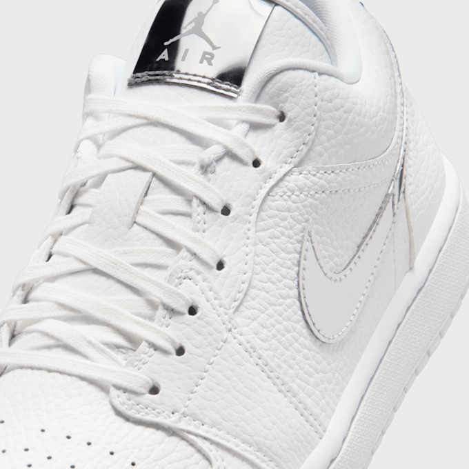 Jordan WMNS Air Jordan 1 Low SE bijela 97780 7