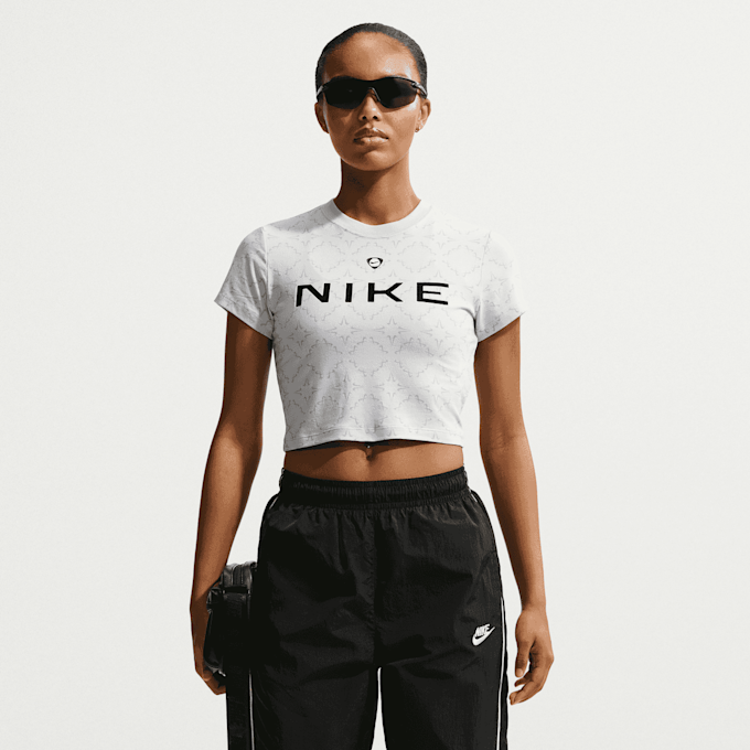 Nike   Sportswear Chill Knit Cropped T-Shirt weiß 97966 1