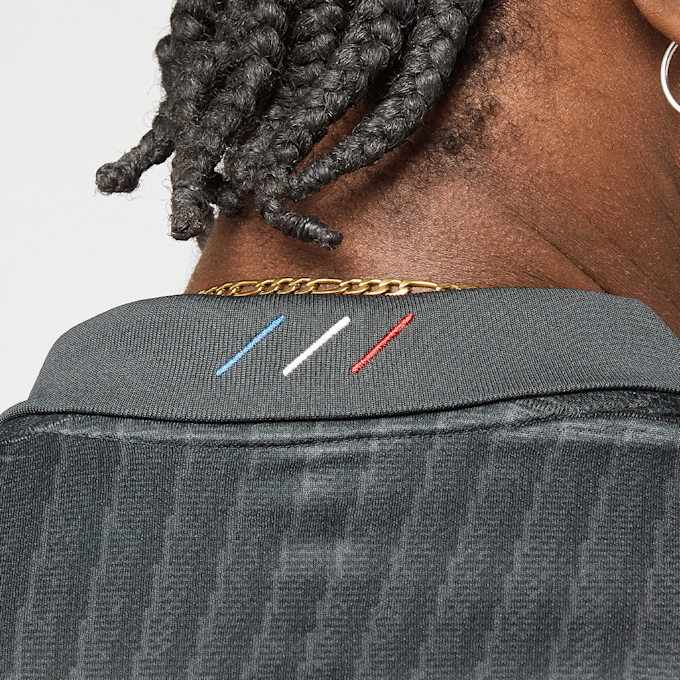 Jordan Vitinha / No. 17 / PSG Jordan Fourth Stadium 2025/26 crna 99328 5