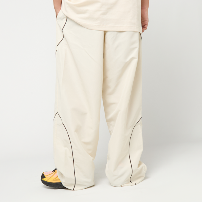 New Balance Woven Trackside Pant bege 100638 2