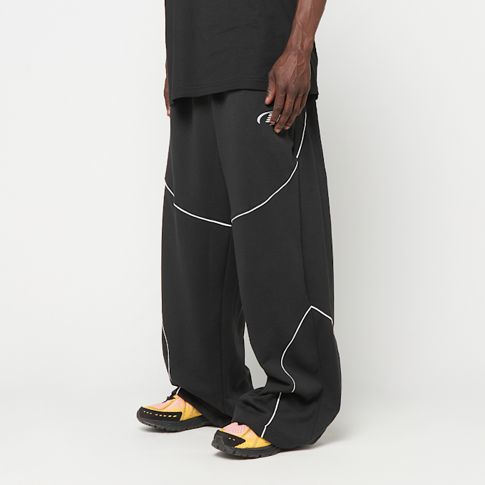 New Balance Trackside French Terry Pant crna 100641 1