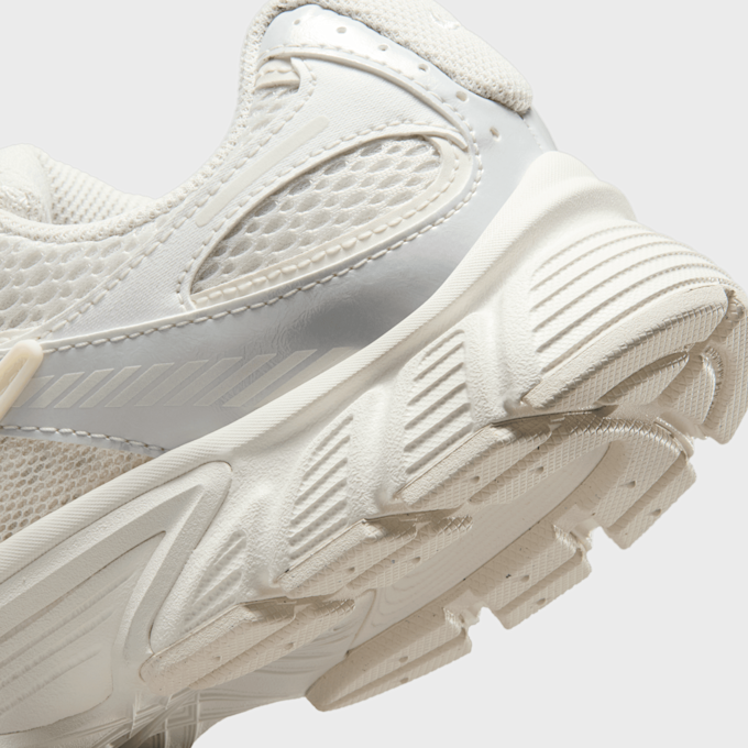 Nike WMNS V5 Runner blanc 101102 8