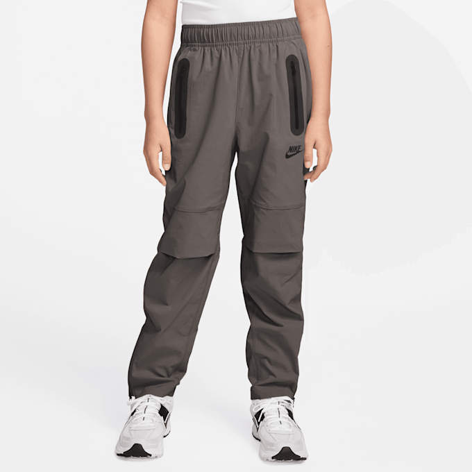 Nike Tech Woven Pants grau 101382 1