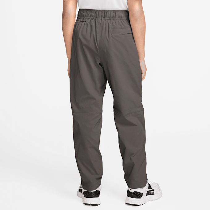 Nike Tech Woven Pants grau 101382 2