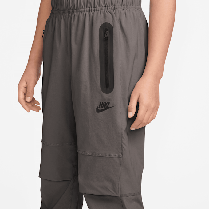 Nike Tech Woven Pants grau 101382 3