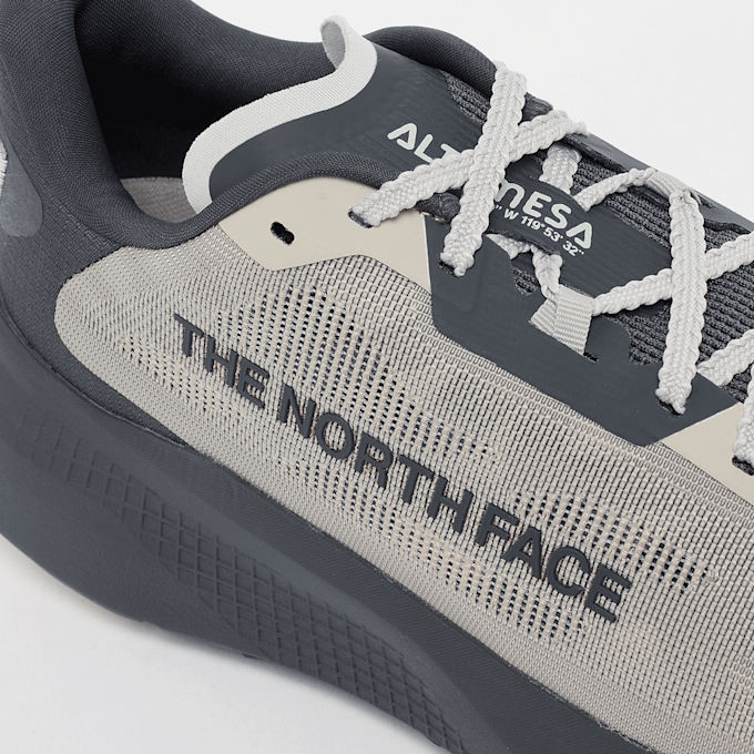 The North Face Altamesa 300 V2 Grau 139039 6