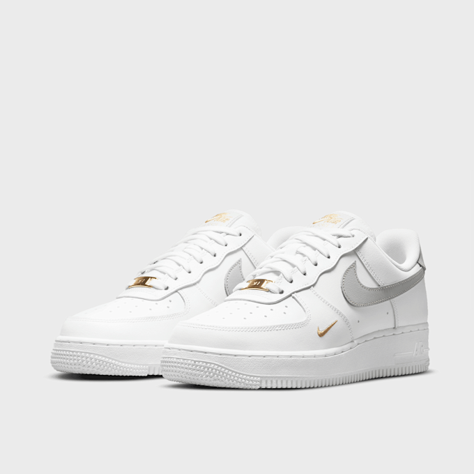 Nike   Air Force 1 07 ESS blanc 99841 3