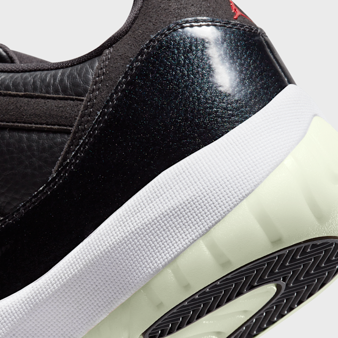 Jordan Air Jordan 11 Retro Low Suede black/gym red/white/sail Schwarz 10843 8
