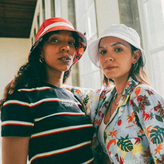 Karl Kani x Stranger Things Woven Signature Reversible Bucket Hat multicolore 12962 6