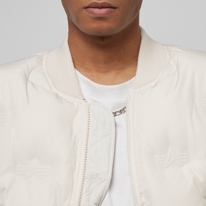 Alpha Industries Ma-1 Emb. Logo Puffer wit | 108106-578 | SNIPES