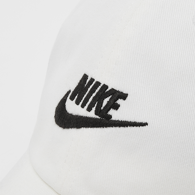 Nike   Club Cap Unstructered Futura Wash biały 27688 4