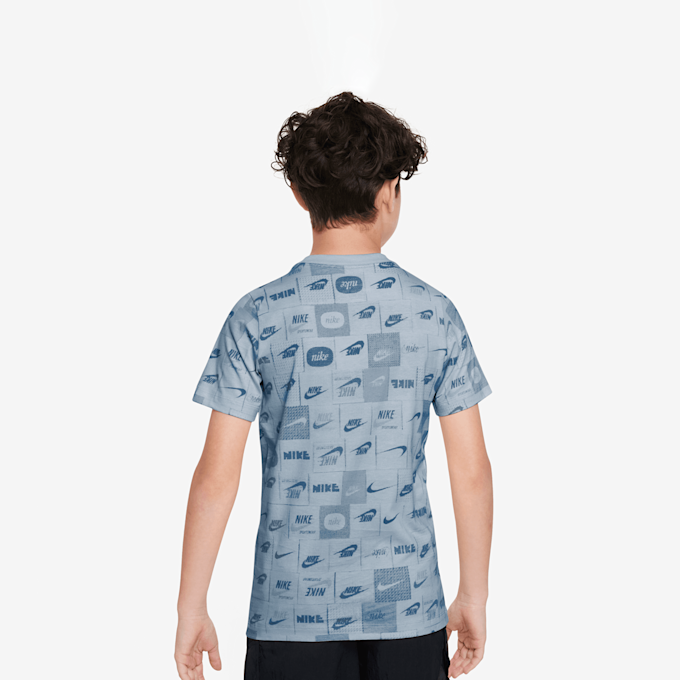 Nike Sportswear Club All Over Print T-Shirt High Brand Read blau 28362 2