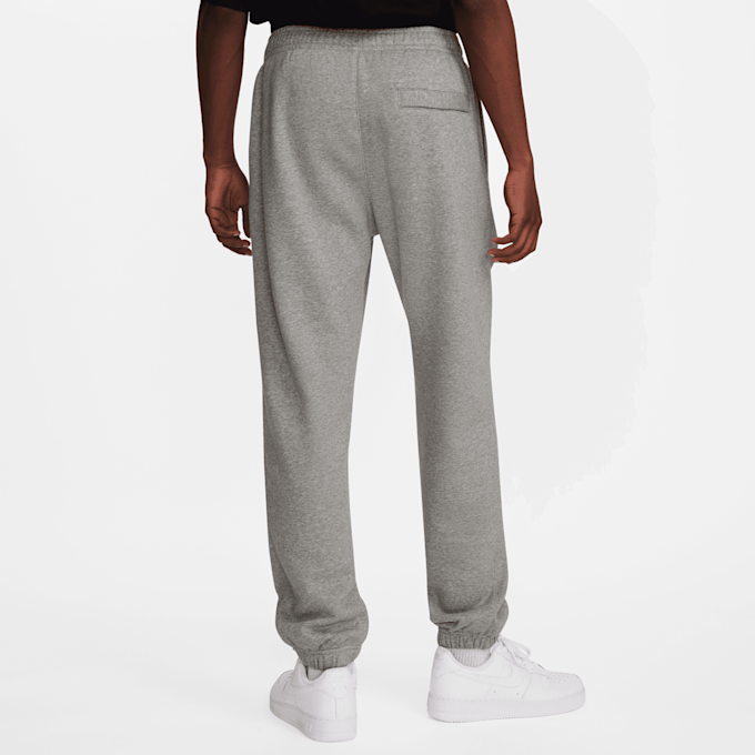 Nike Club Fleece Cuffed Pants Stack Graphics grau 28372 2