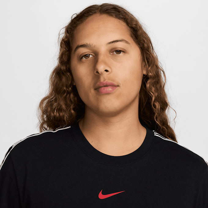 Nike   Sportswear Repeat Tee negro 29597 3