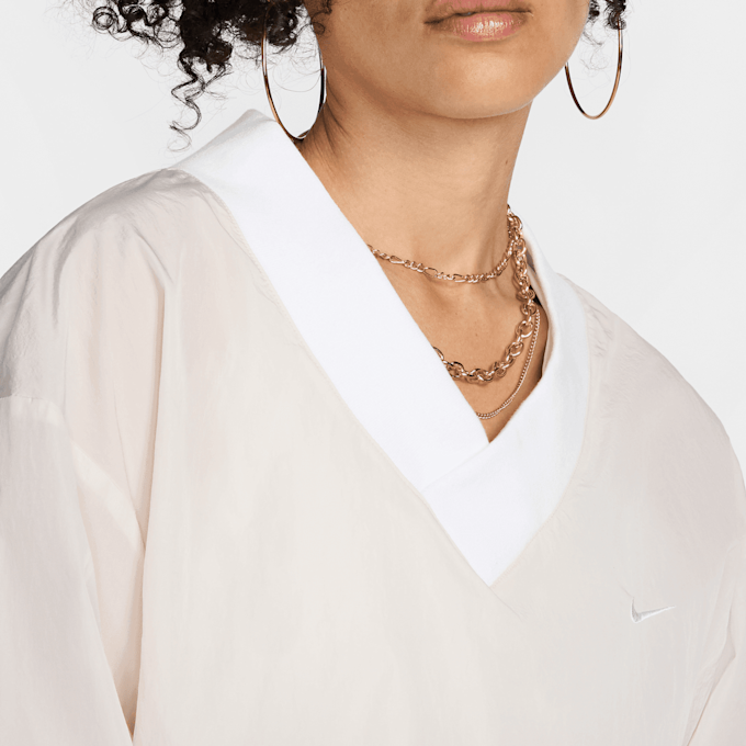 Nike   Sportswear Essential Woven UV Longsleeve Vneck Crew beige 47027 3