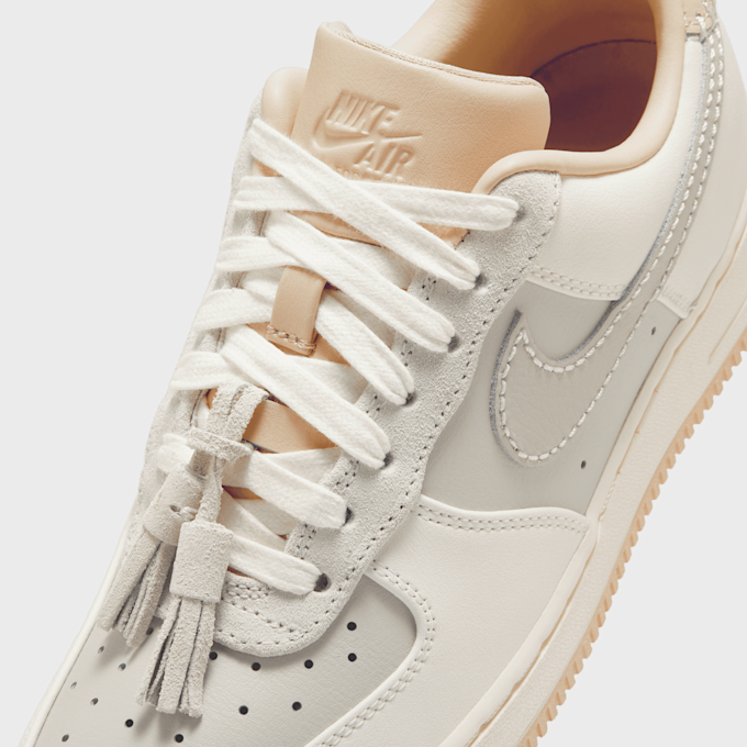 Nike   Air Force 1 07 beige 42715 6