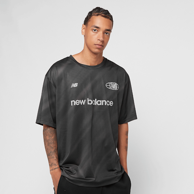 New Balance Geometric Poly Tee zwart 45643 1