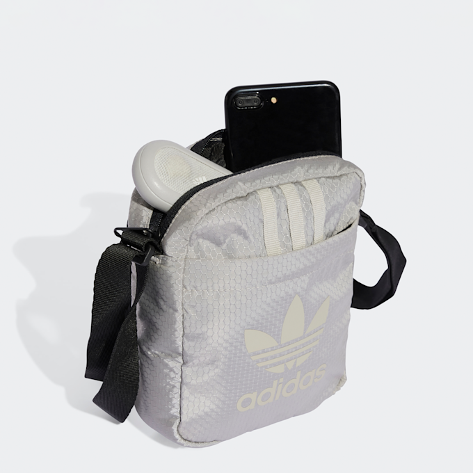 adidas Originals Kleine Schultertasche Grau 45997 4