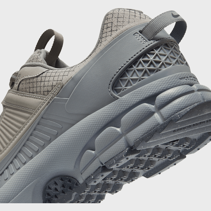 Nike   Zoom Vomero Roam gris 92124 8